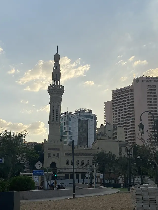 مسجد عمر مكرم