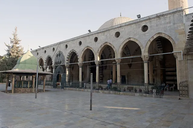 مسجد العادلية