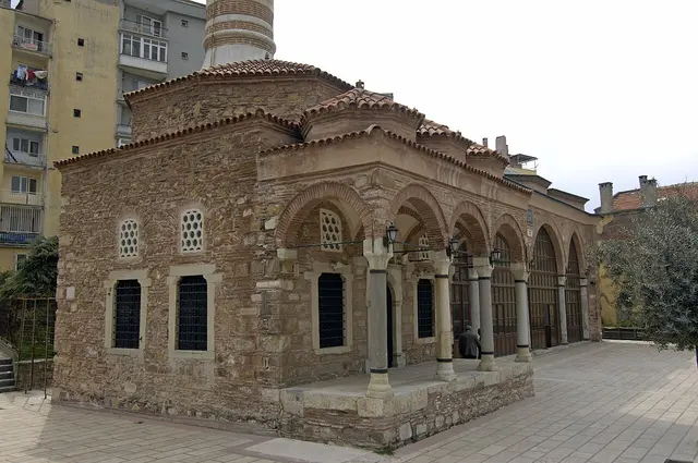 Çeşnigir Cami