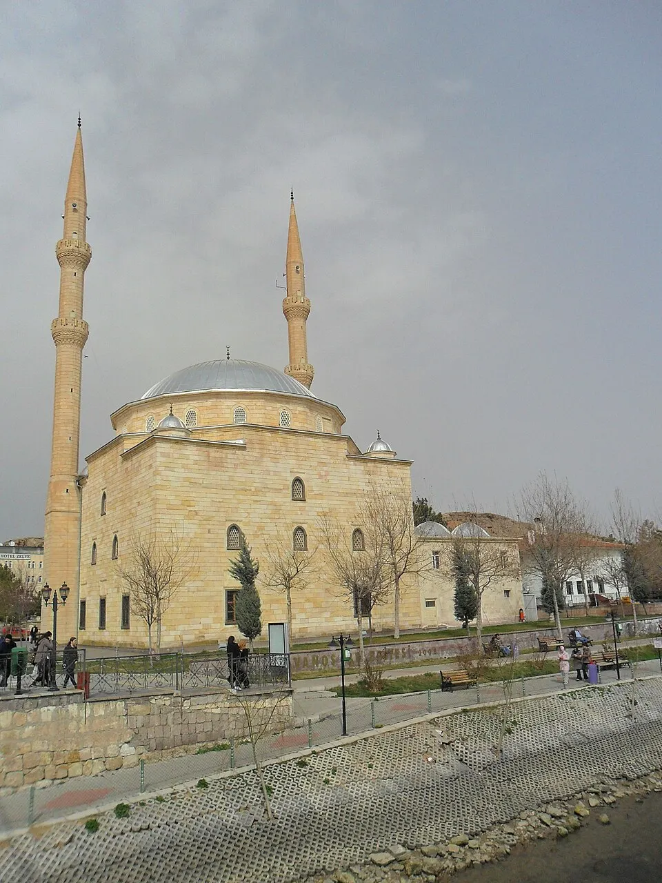 Merkez Cami