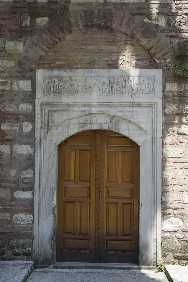 Hoca Üveyz Camii