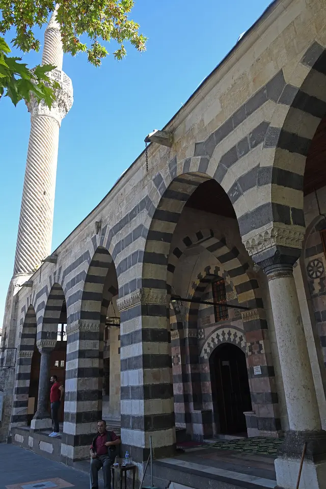 Karatarla Camii