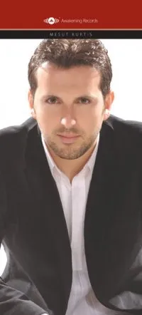Mesut Kurtis, foto 1